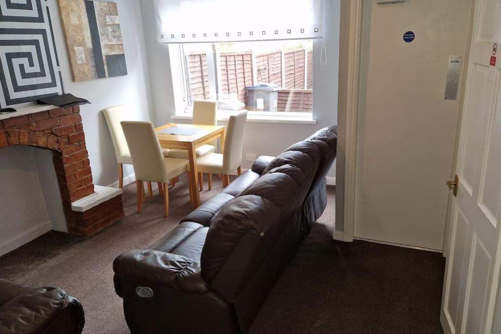 4 Bedroom Perfect Home For The Family Getaway Birmingham Exteriör bild