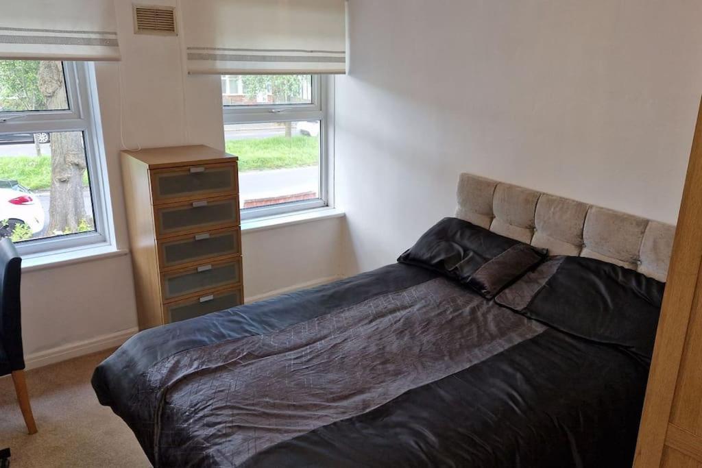 4 Bedroom Perfect Home For The Family Getaway Birmingham Exteriör bild