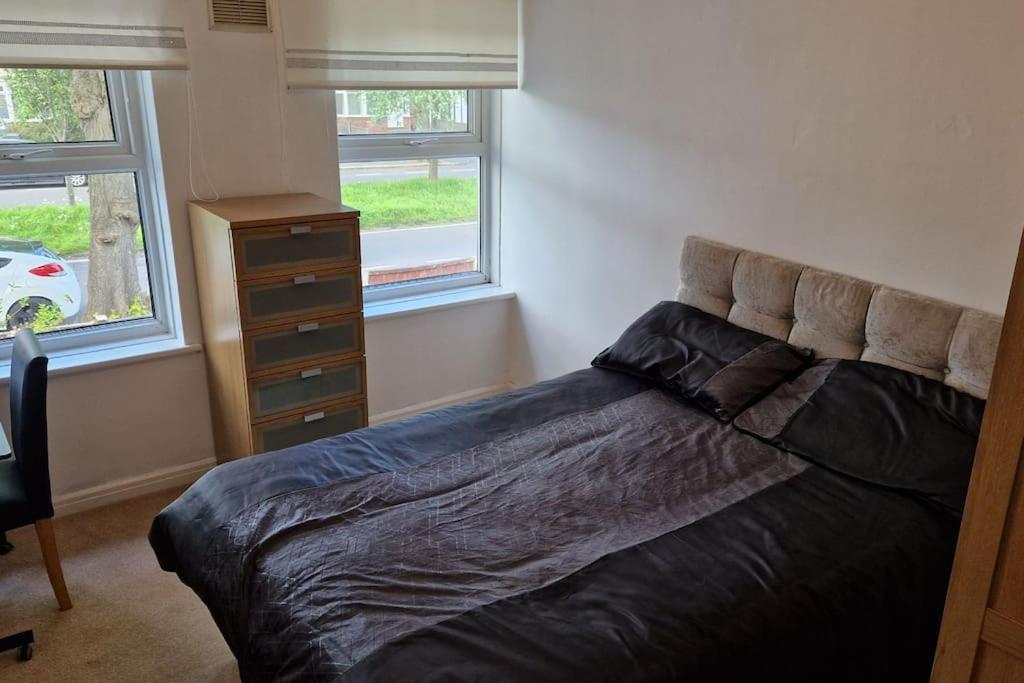 4 Bedroom Perfect Home For The Family Getaway Birmingham Exteriör bild